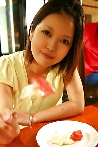 Lewd Collegegirl Demonstrates Her Firm Ass For A Dick Teasing Upskirt Peek